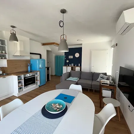 Seaview Sia Apartman *